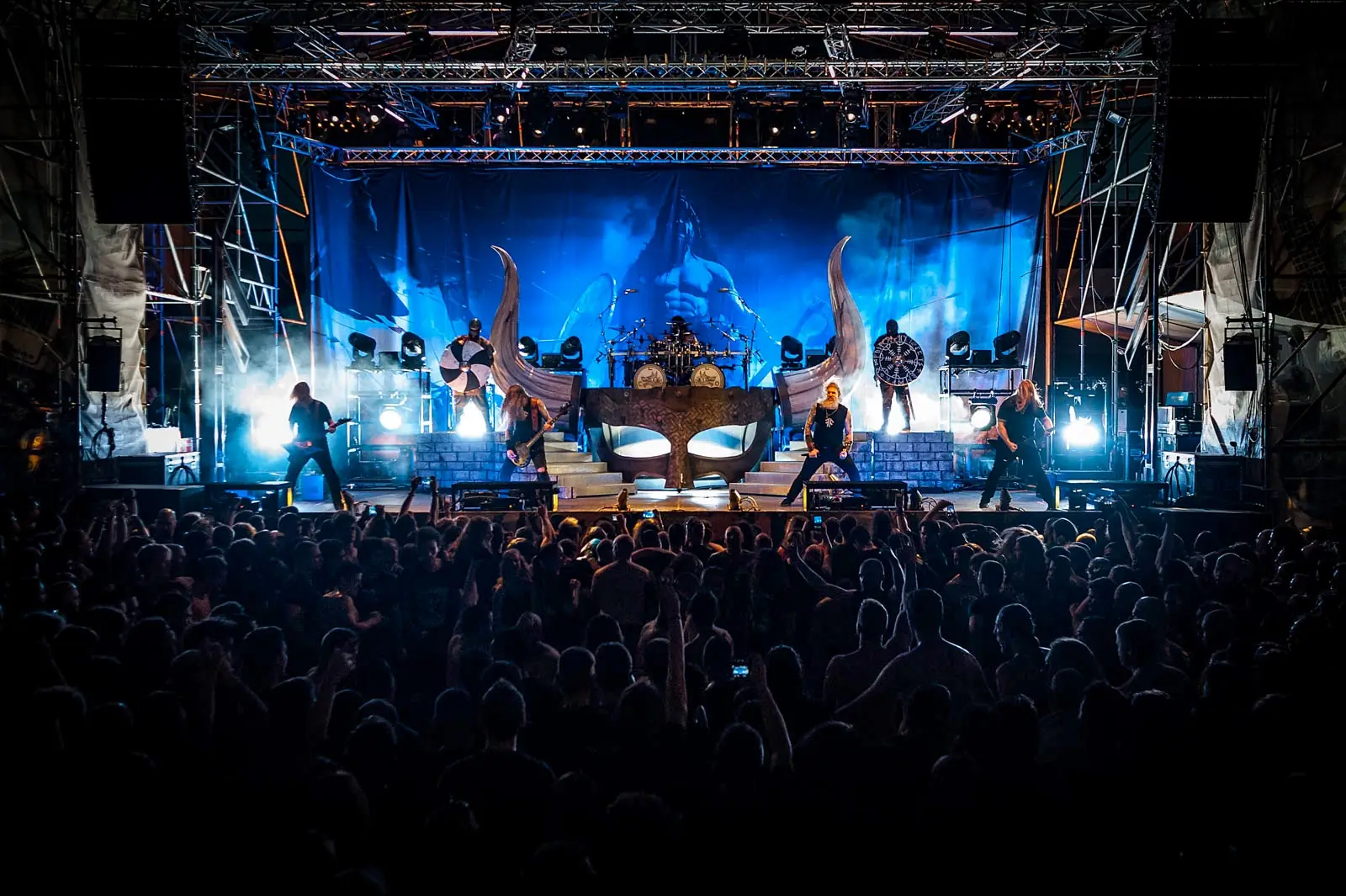 Amon Amarth Viking stage set with crowd